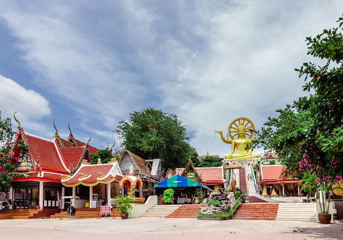 10 Wat Phra Yai