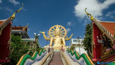 2 Wat Phra Yai