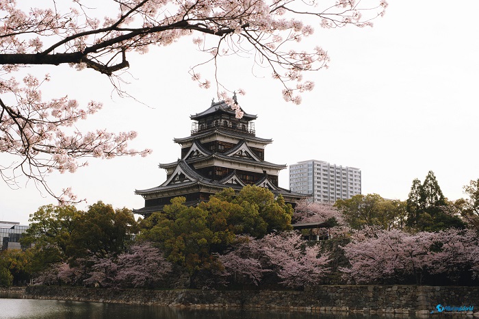 17 Hiroshima Castle